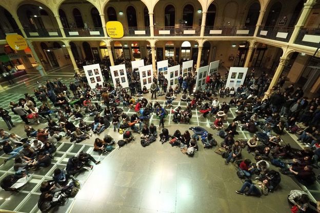 Voto Usa, maratona elettorale in Sala Borsa: biblioteca gremita per lo spoglio in diretta
