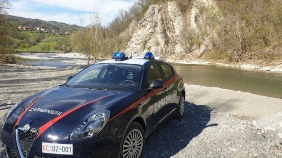 Parmense, compie atti osceni di fronte a due minorenni: denunciato un 70enne