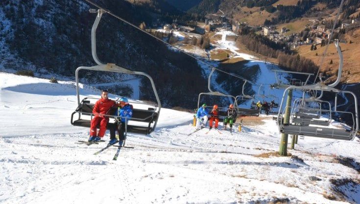 Dpcm Natale, a Capodanno coprifuoco fino alle 7 di mattina. E dal 7 gennaio riaprono gli impianti di sci con l'ok del Cts