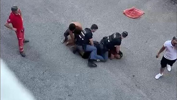 “Volevo aiutare Fakir, vivo recluso per le minacce”: parla l'uomo che lo tratteneva con la polizia