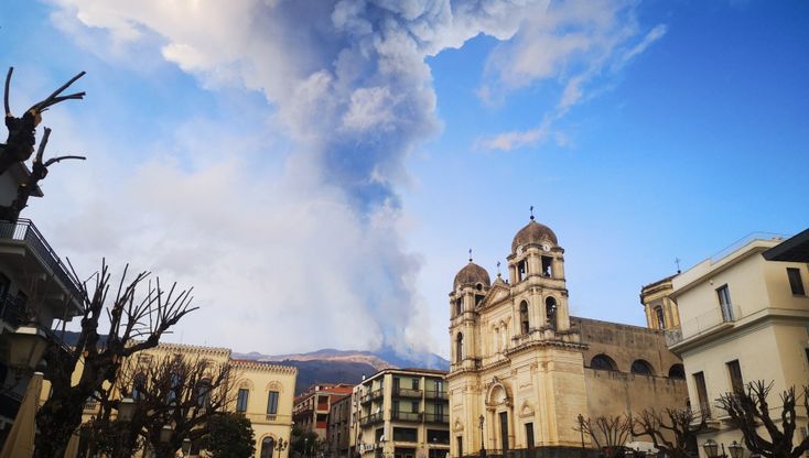 Anche stamattina l'Etna torna a farsi sentire prepotentemente