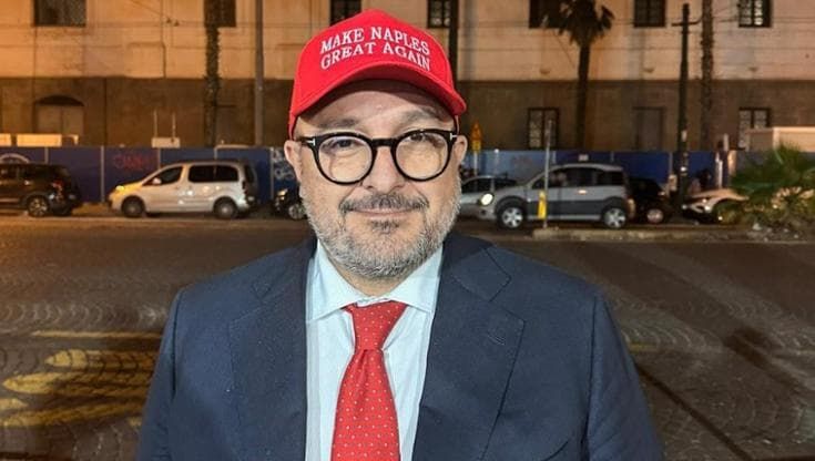 Sangiuliano e il berretto che richiama Trump: "Make Naples Great Again"