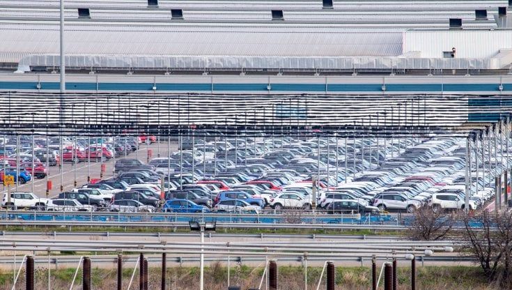 La crisi dei chip continua a mordere sugli stabilimenti auto. La Fim-Cisl: "Così vanno in fumo settimane di lavoro"