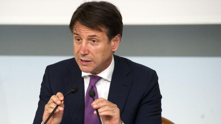 Conte, dietrofront in extremis: no al concorso all'università