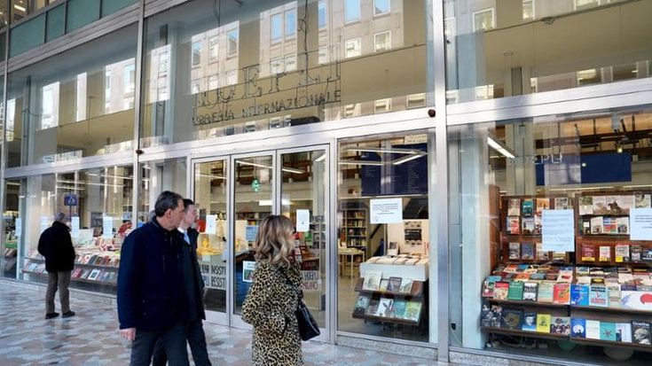 Una cooperativa di librai per salvare la Hoepli con l’aiuto di Palazzo Marino