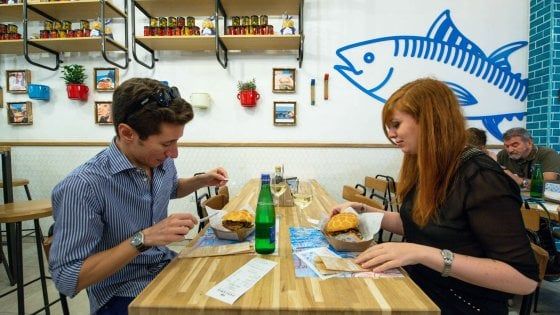 Pescaria apre a Roma, i panini con il pesce nati a Polignano alla conquista della capitale 