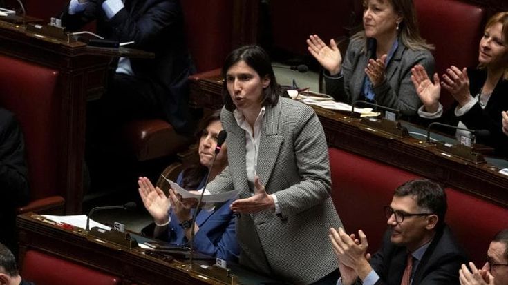 Caso Almasri, le opposizioni attaccano: “Meloni riferisca in parlamento”