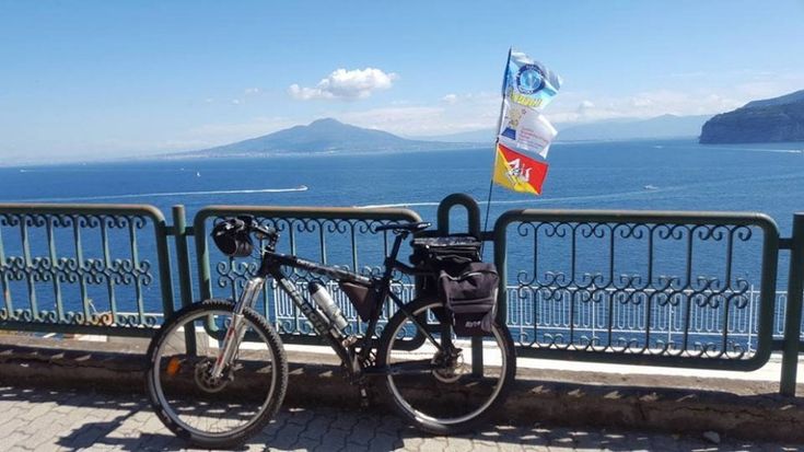 Giro di Sicilia in bici per beneficenza: raccolti 2.400 euro