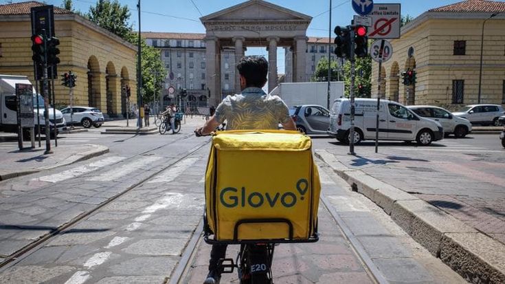 La protesta dei rider fermi per l’ordinanza anti-caldo: “Devono pagarci anche le ore di stop”