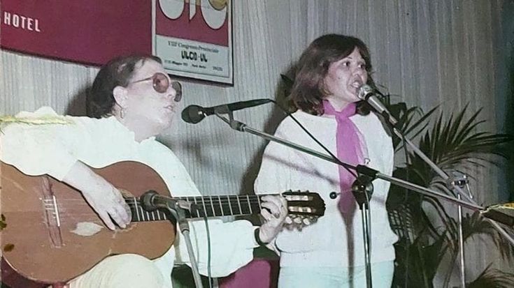 È morta Angela Torregrossa, la figlia di Rosa Balistreri. L’infanzia in collegio poi la musica divisa con la madre fra Sicilia antica e lotta femminista