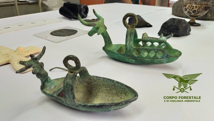 I tombaroli seriali della Sardegna, in casa avevano oltre mille reperti archeologici
