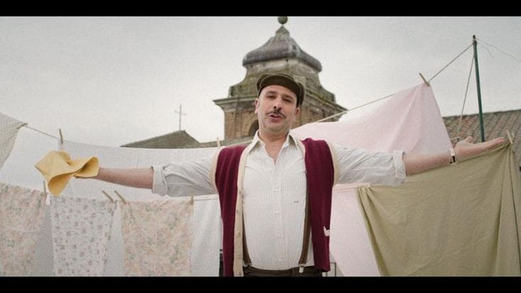 Ciao maschio, Checco Zalone gioca con il patriarcato