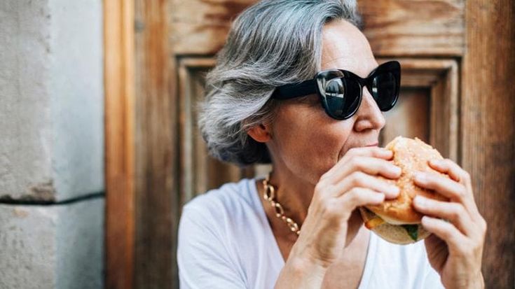 Alzheimer, masticare di più potrebbe allontanare il rischio