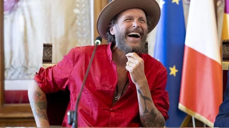 Jovanotti, compare dopo 30 anni una lettera della sua professoressa del liceo. E lui si emoziona