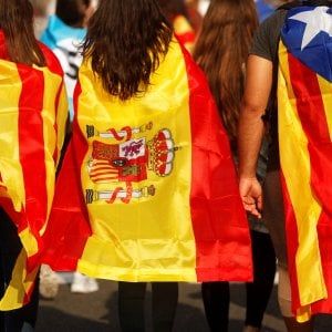 Borse europee in lieve calo. Nuovo balzo della produzione industriale