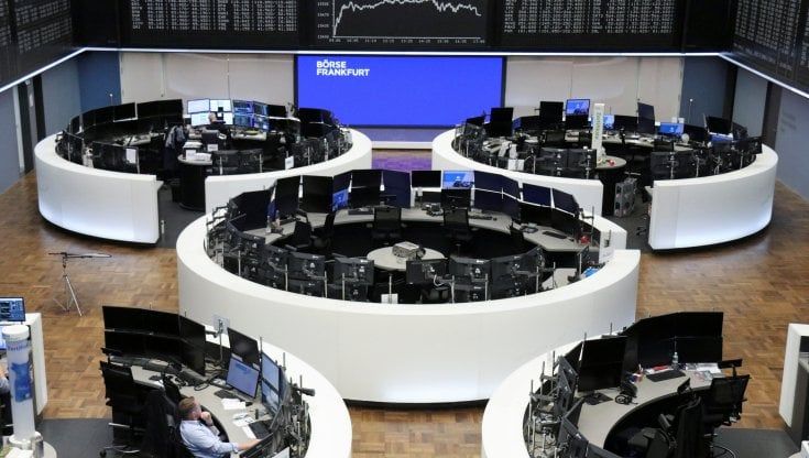 Le Borse di oggi, 22 ottobre 2021. Powell: "Pronti a iniziare il tapering". Listini cauti, Evergrande schiva il default