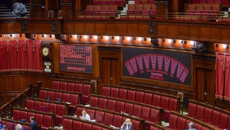 Il lutto della discordia. Per Berlusconi si fermano i ministri e il Parlamento