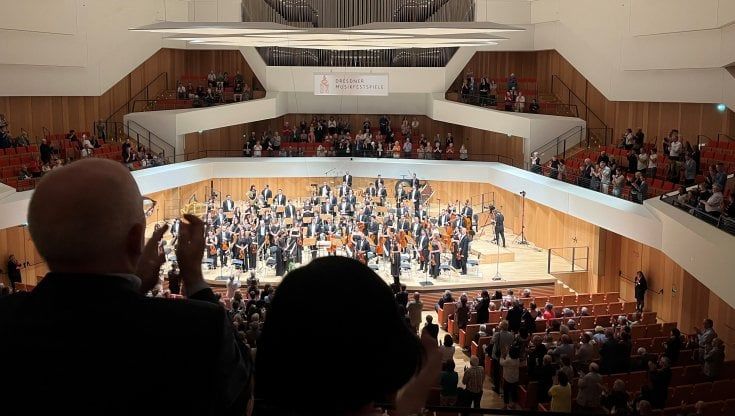 La Filarmonica Toscanini sbanca a Dresda nel nome di Arturo: ovazioni, lacrime 