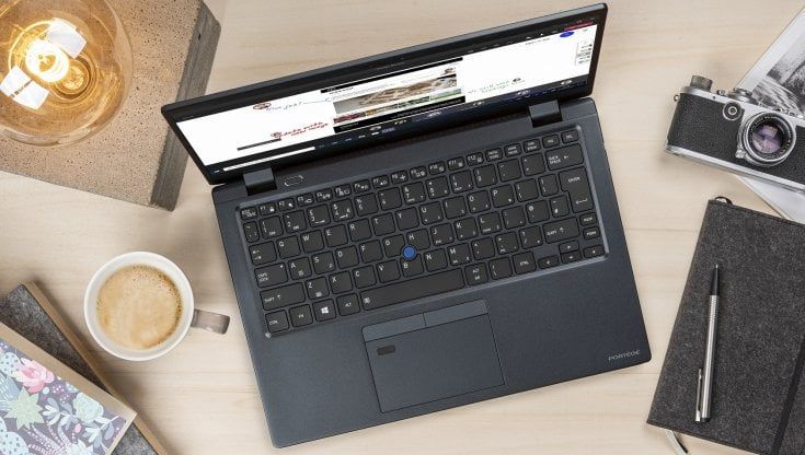 Addio pc fissi: le grandi aziende investono sui notebook