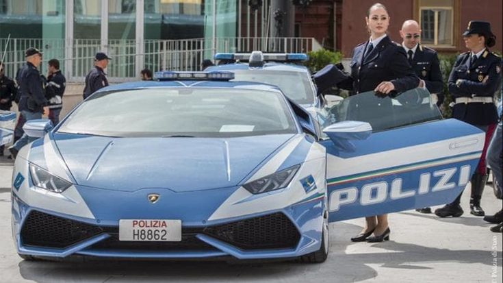 Le 10 supercar della Polizia nel mondo. Dalla Lamborghini alla Ferrari