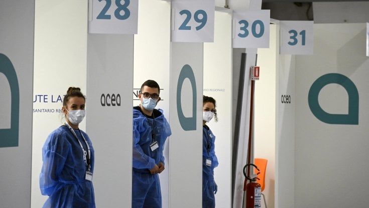 Il governo tira dritto sul cocktail di vaccini. "Le Regioni si adeguino”