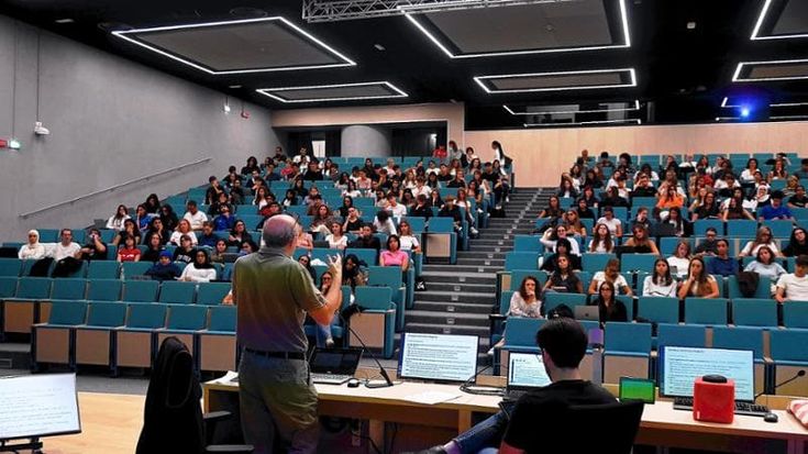 Posti in aumento, studenti in calo: torna il semestre filtro di Medicina