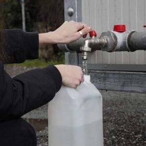 Bari, nella via senz'acqua la battaglia di una diciassettenne contro l'Aqp