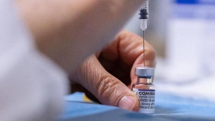 Covid, sale a 600 il numero dei ricoverati e Giani lancia l’appello: vaccinatevi