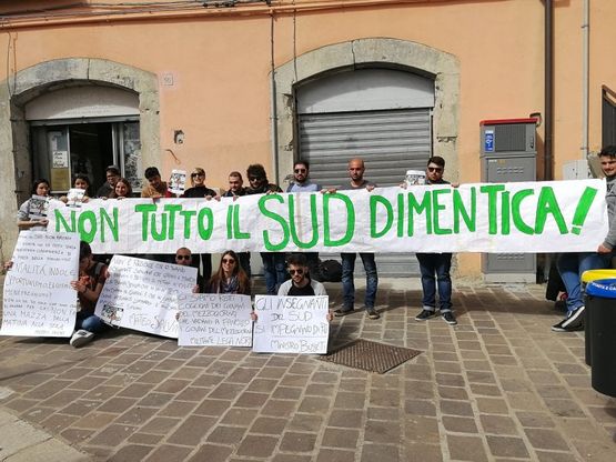 Potenza, cartelli contro Salvini: "Non tutto il sud dimentica" 