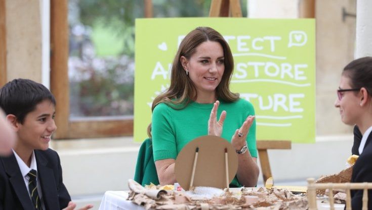 Verde smeraldo. Kate Middleton indossa il colore dell'inverno per un evento... green