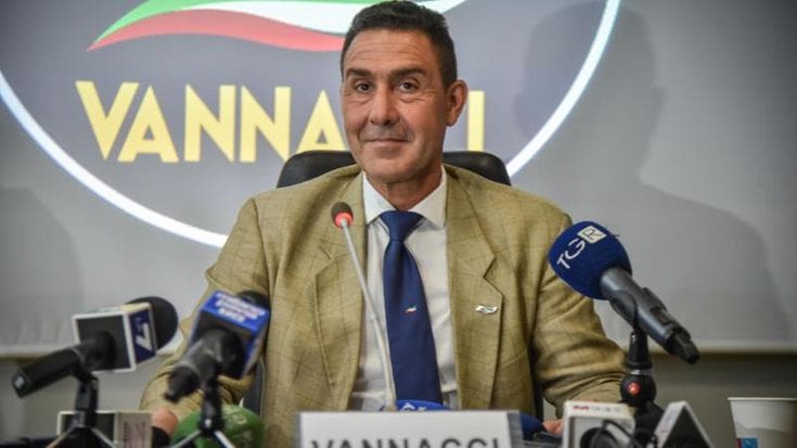 Vannacci e il boom di iscrizioni in Lombardia e Veneto. Fastidio e preoccupazione nella Lega