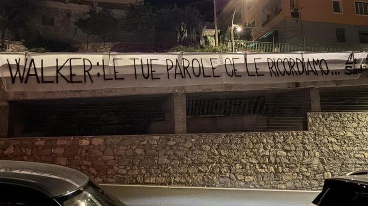 Sampdoria, addii e proteste. Gli striscioni dei tifosi, l’amarezza di Mancini