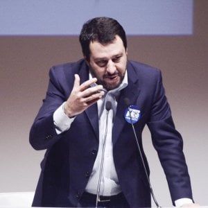  Lega, Bossi chiede il congresso: "La base è stufa di Salvini"