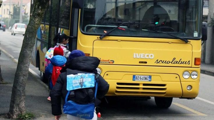Abusava delle bimbe sul bus autista condannato a 13 anni