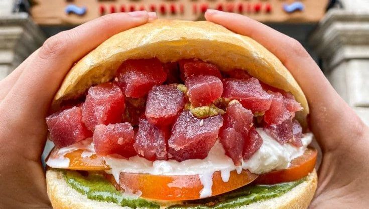 Pescaria apre a Trento e si prepara a sbarcare a Padova: il panino con pesce nato a Polignano alla conquista del Nord