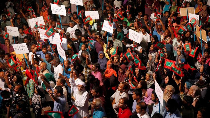 Maldive, la grande lotta per gli atolli d’oro