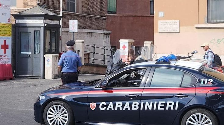 Paura in ospedale, paziente aggredisce due infermieri al Santo Spirito: arrestato