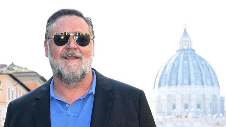 Russell Crowe, il ‘Gladiatore’ sbarca a Sanremo: ma questa volta suona il rock