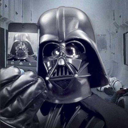 Instagram, debutta Star Wars: il selfie di Dart Fener