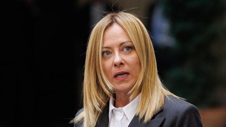Manovra, la versione di Meloni: “Niente tagli agli enti locali”. Manfredi: “Fondi già ridotti”
