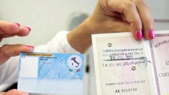 Bologna, via alla nuova carta d'identità elettronica
