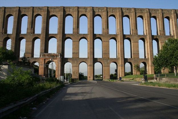 Maddaloni, una passeggiata reale sugli archi dell'Acquedotto Carolino