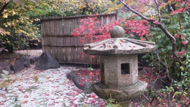 Varese, la cerimonia del tè nel giardino giapponese di Villa Paradeisos