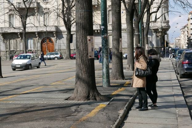 Torino, contro il "ras delle soffitte" spuntano i cartelli "wanted" 