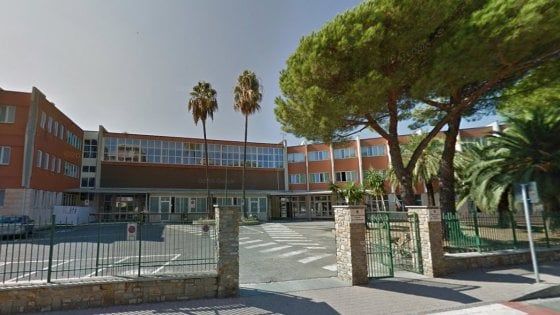 Andora, scuola a rischio crolli, il sindaco la chiude
