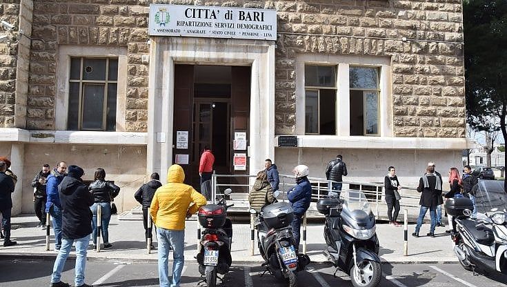 Bari, dal 23 novembre chiusi gli uffici dell'anagrafe: certificati solo online. Una misura anticontagio