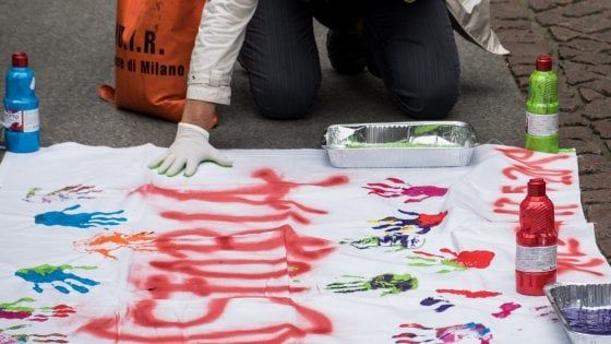Bari contro l'omofobia, il sindaco Decaro: "Minori stranieri affidati a coppie omosessuali"
