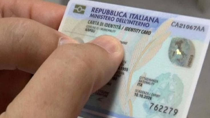 Napoli, tempi brevi per la carta d’identità. Lunghi per il passaporto. Ecco come fare
