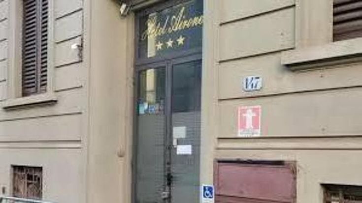 Perquisito l’albergo occupato in via Toselli, quattro denunce