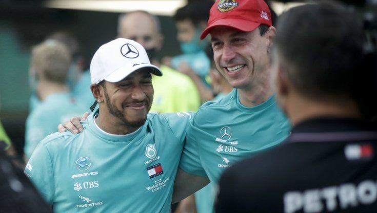 F1, fermarsi o continuare? Il futuro in bilico di Hamilton